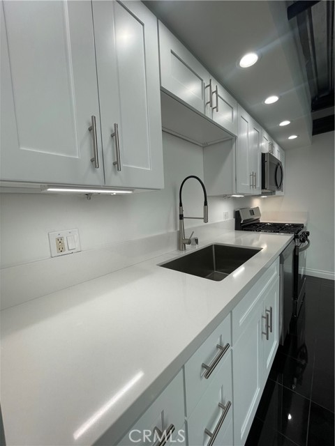 Detail Gallery Image 6 of 75 For 420 S San Pedro St #102,  Los Angeles,  CA 90013 - 2 Beds | 1/1 Baths