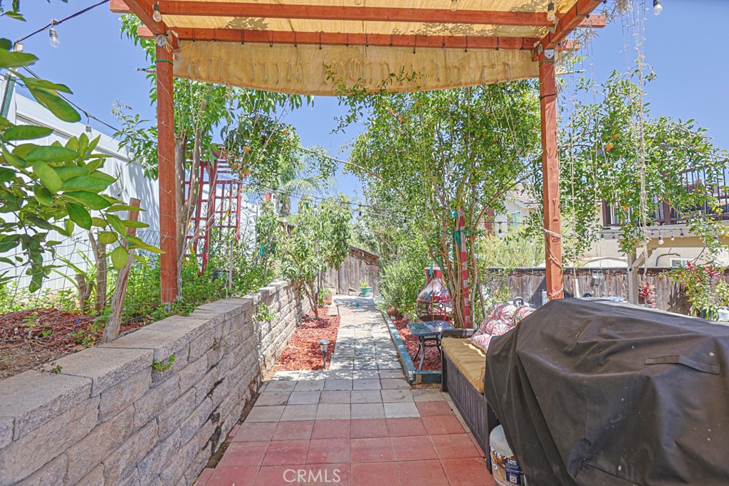 https://media.crmls.org/medias/acb65085-8f2e-410f-af38-62e4749a5962.jpg?preset=X-Large
