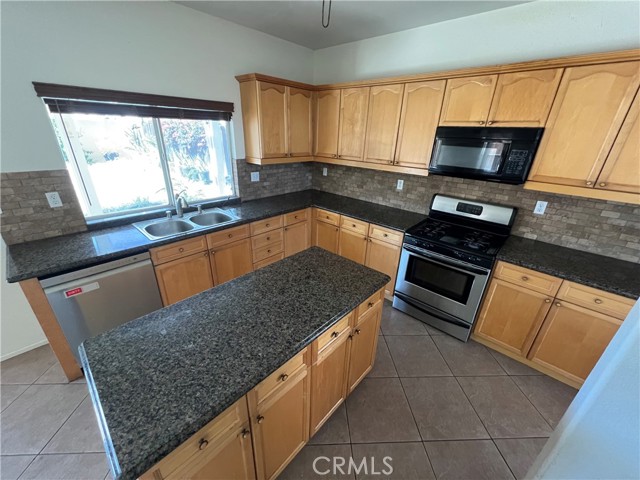 Detail Gallery Image 6 of 11 For 21 Villa Ravenna, Lake Elsinore,  CA 92532 - 4 Beds | 2/1 Baths