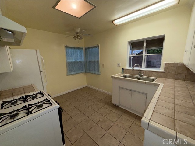 Detail Gallery Image 9 of 9 For 7012 Forbes, Van Nuys,  CA 91406 - 2 Beds | 2 Baths