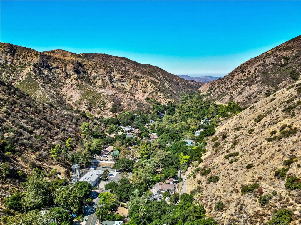https://media.crmls.org/medias/acb807d5-2d6a-4aea-a294-78be9386fc58.jpg?preset=X-Large