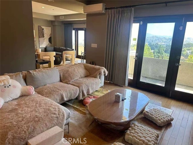 Detail Gallery Image 10 of 32 For 1218 Olancha Dr, Los Angeles,  CA 90065 - 3 Beds | 2/1 Baths