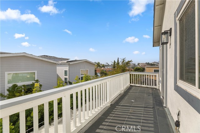 Detail Gallery Image 8 of 18 For 1712 Speyer Ln, Redondo Beach,  CA 90278 - 3 Beds | 2/1 Baths