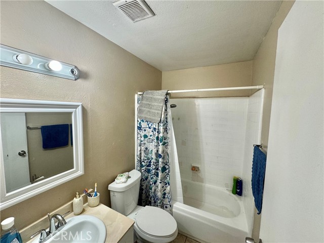 Detail Gallery Image 8 of 11 For 3424 Rainbow Ln, Highland,  CA 92346 - 2 Beds | 1 Baths