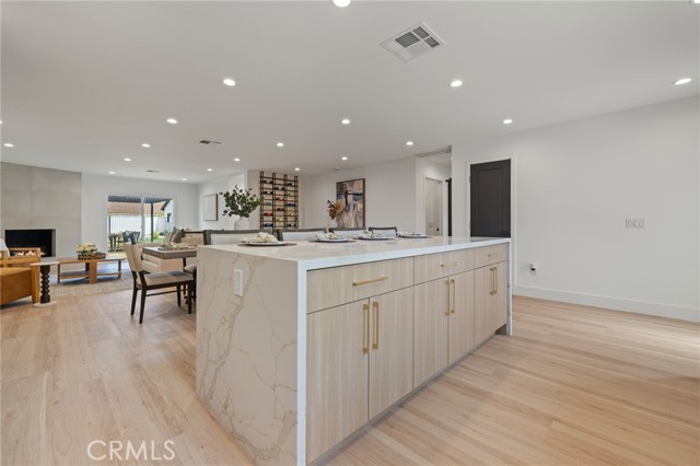 8840 Valjean Avenue, North Hills CA: https://media.crmls.org/medias/acb9a7e2-1266-4abd-8cf9-3ddb4d166a90.jpg