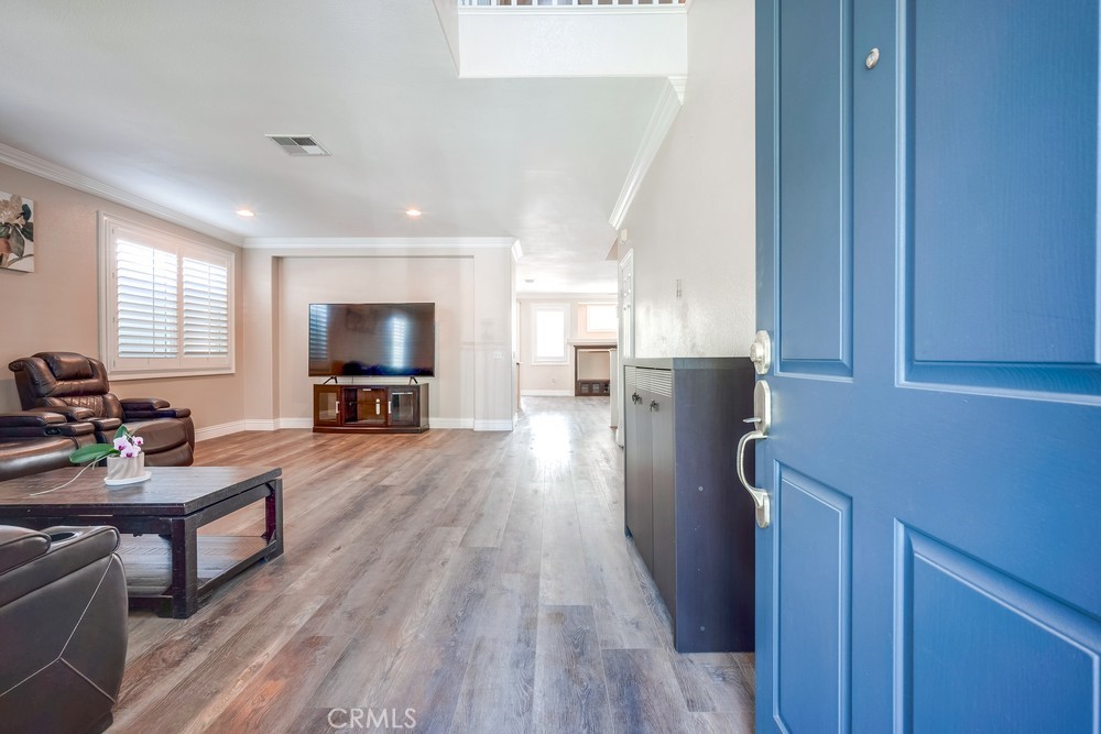 MLS #WS25167113 img 5