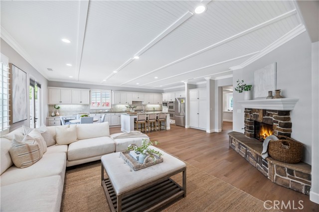 9 Whitford, Irvine CA: https://media.crmls.org/medias/acbaf896-f3a0-4546-9293-adada0daa5fd.jpg