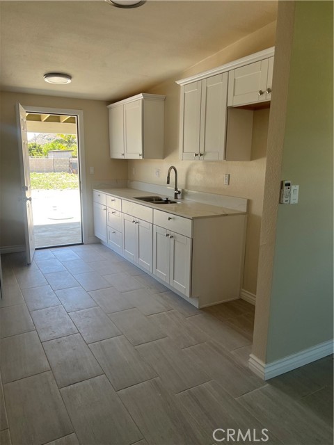 Detail Gallery Image 8 of 24 For 18631 14th St, Bloomington,  CA 92316 - 2 Beds | 2 Baths