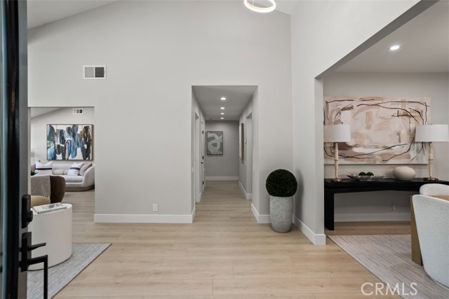 Detail Gallery Image 11 of 43 For 10 White Water Dr, Corona Del Mar,  CA 92625 - 2 Beds | 2 Baths
