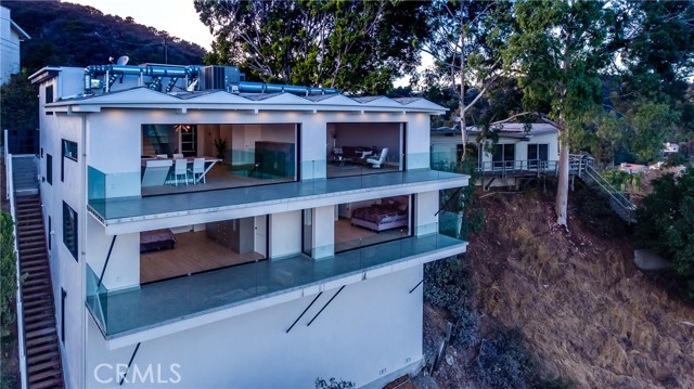 Detail Gallery Image 60 of 75 For 8401 Wyndham Rd, Hollywood Hills,  CA 90046 - 5 Beds | 6 Baths