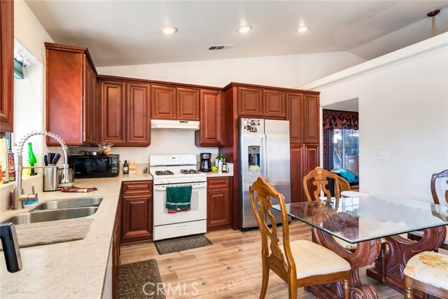 Detail Gallery Image 7 of 19 For 34925 San Rosen Ct, Yucaipa,  CA 92399 - 4 Beds | 2 Baths