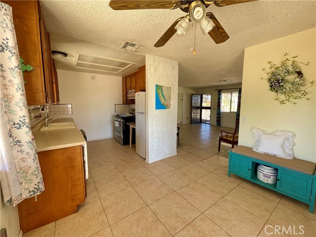 Detail Gallery Image 17 of 29 For 58873 Sun Mesa Dr, Yucca Valley,  CA 92284 - 2 Beds | 1 Baths