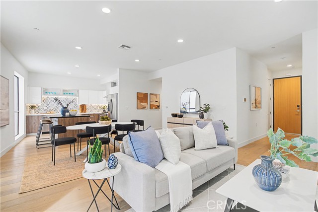 Detail Gallery Image 5 of 31 For 3981 Moore St #101,  Los Angeles,  CA 90066 - 2 Beds | 2 Baths