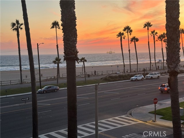 1516 Pacific Coast, Huntington Beach CA: https://media.crmls.org/medias/acc0085b-df58-43b0-861d-59d304026ce9.jpg