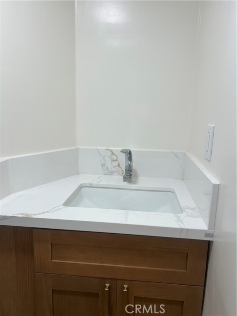 Detail Gallery Image 16 of 26 For 4701 Don Miguel, Los Angeles,  CA 90008 - 3 Beds | 3 Baths