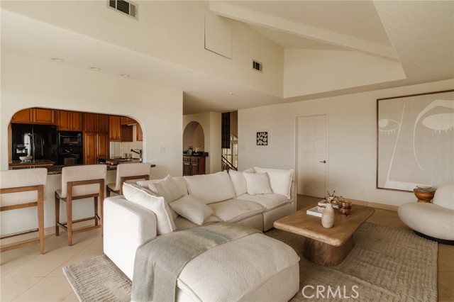 3837 Paseo De Las Tortugas, Torrance CA: https://media.crmls.org/medias/acc0792f-a9e9-4eb9-8bc0-875ed99860e7.jpg