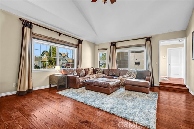 Detail Gallery Image 8 of 65 For 11872 Reagan, Los Alamitos,  CA 90720 - 4 Beds | 5 Baths