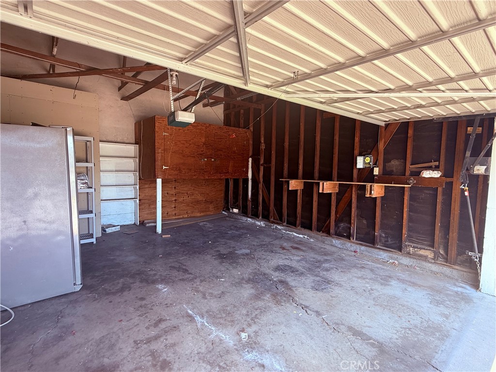 https://media.crmls.org/medias/acc09653-0c28-433a-bc3b-3d40e710654d.jpg?preset=X-Large