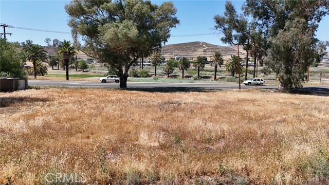 Detail Gallery Image 6 of 14 For 29960 Riverside Dr, Lake Elsinore,  CA 92530 - 1 Beds | 1 Baths