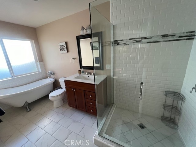 Front Image Thumbnail for CRSR26166404
