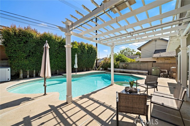 9168 El Azul Circle, Fountain Valley CA: https://media.crmls.org/medias/acc209b3-8052-4c87-b09f-d9e7cdf4843a.jpg