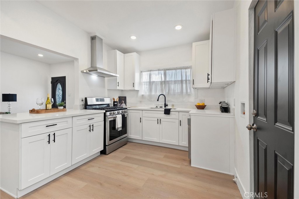 https://media.crmls.org/medias/acc2651b-30bb-484d-8809-b1f74778f421.jpg?preset=X-Large