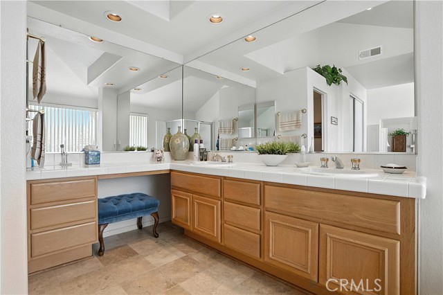 51 Corte Madera, Lake Elsinore CA: https://media.crmls.org/medias/acc26854-e5c8-4fb8-9716-d3a1aa95b643.jpg