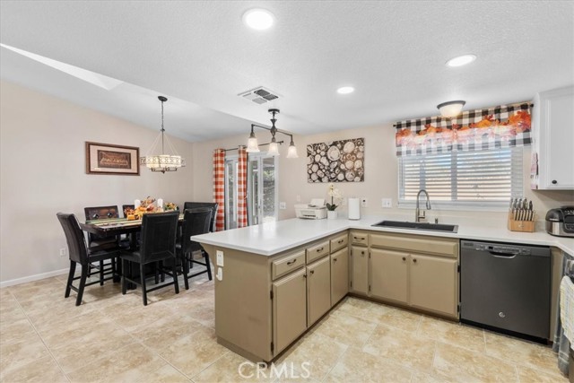 Detail Gallery Image 10 of 33 For 14318 Montecito, Victorville,  CA 92395 - 3 Beds | 2 Baths
