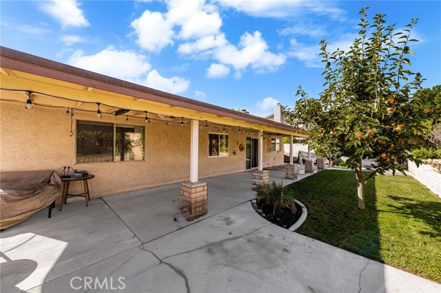 15454 Raymond, Fontana CA: https://media.crmls.org/medias/acc29bf0-4f7d-4f23-80d0-96c249849233.jpg
