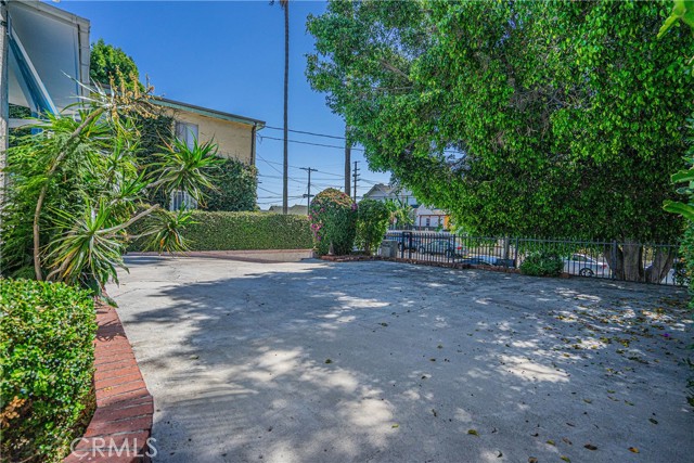 1146 Irolo Street, Los Angeles, California 90006, 3 Bedrooms Bedrooms, ,1 BathroomBathrooms,Single Family Residence,For Sale,Irolo,SB24148200