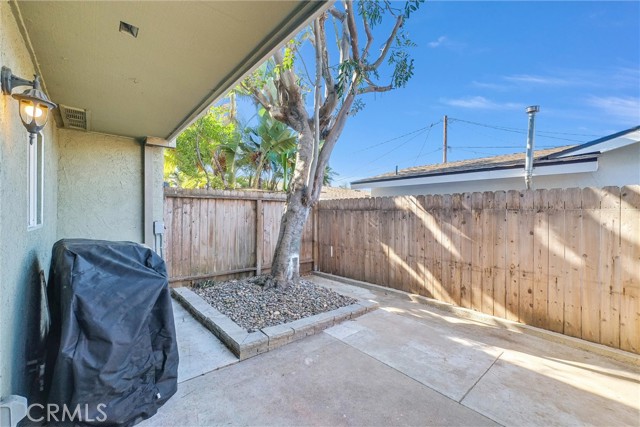 Detail Gallery Image 11 of 25 For 322 Ogle St #B,  Costa Mesa,  CA 92627 - 3 Beds | 1/1 Baths