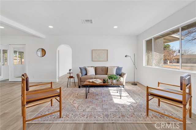 Detail Gallery Image 8 of 54 For 14450 Jicarilla, Apple Valley,  CA 92307 - 3 Beds | 2 Baths