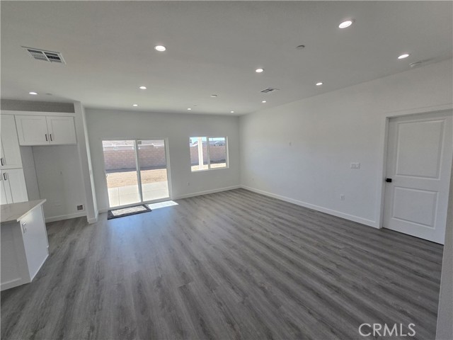 Detail Gallery Image 5 of 24 For 10401 N Loop Bld, California City,  CA 93505 - 4 Beds | 2/1 Baths