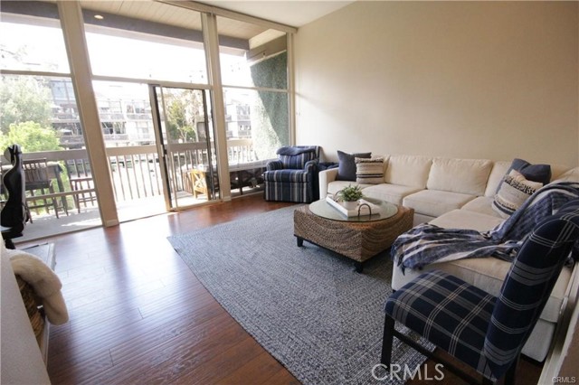 6221 Marina Pacifica N Drive, Long Beach CA: https://media.crmls.org/medias/acc4267e-5f3b-477c-95bb-17e9ec452ab2.jpg