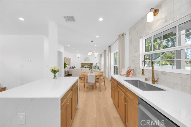 3306 San Anseline Avenue, Long Beach CA: https://media.crmls.org/medias/acc42d33-f1c4-4bb8-8c6d-3511f2c41532.jpg
