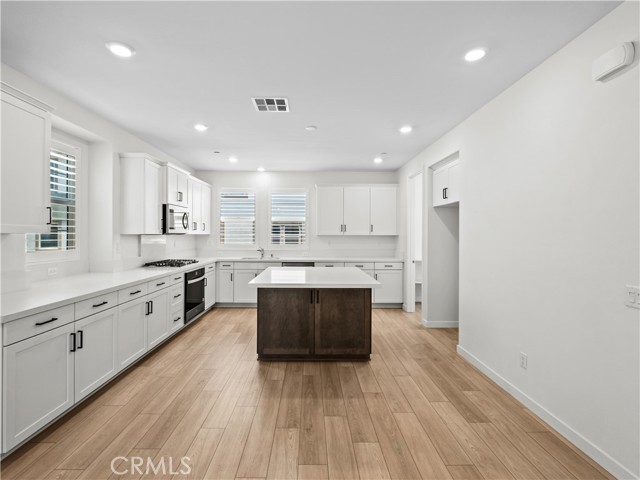 27148 Valley Oak Place, Valencia CA: https://media.crmls.org/medias/acc47ba0-45d9-494c-8cae-5bc052f0e44e.jpg