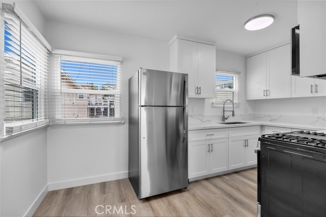 908 Manhattan Avenue, Hermosa Beach, California 90254, ,Residential Income,Sold,Manhattan,SB25198954