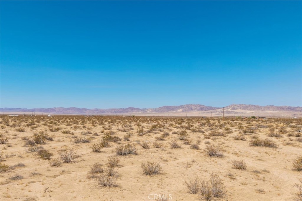 https://media.crmls.org/medias/acc74695-ca5a-438c-a8aa-576331813aa6.jpg?preset=X-Large