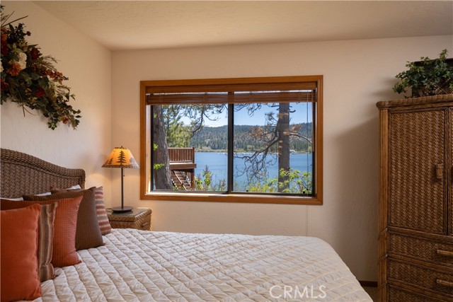 Detail Gallery Image 31 of 47 For 39451 Lake Dr, Big Bear Lake,  CA 92315 - 4 Beds | 3 Baths