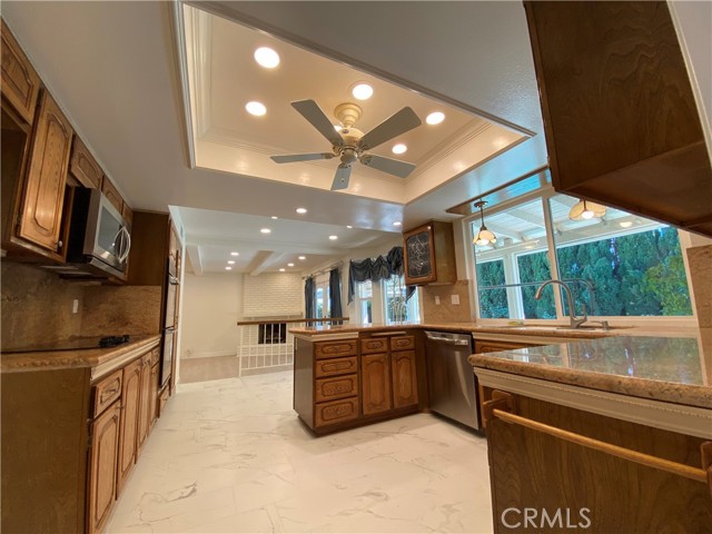 2072 Maverick Circle, La Verne CA: https://media.crmls.org/medias/acc7c7c1-262b-4e75-b9f1-dbfa9e70d6c7.jpg