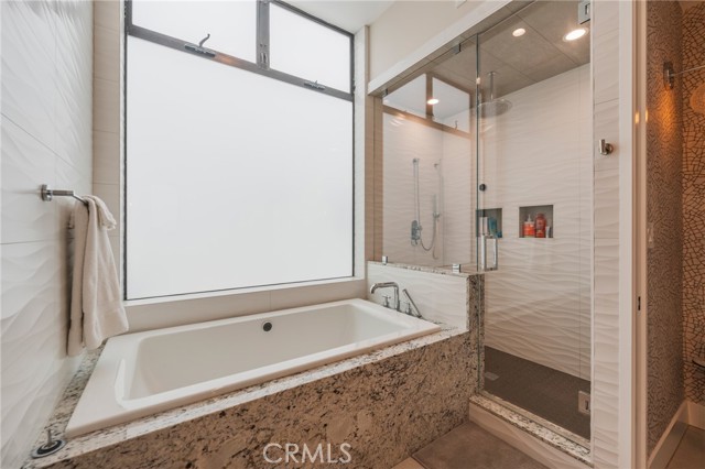 Detail Gallery Image 19 of 37 For 468 30th St, Manhattan Beach,  CA 90266 - 5 Beds | 5/1 Baths