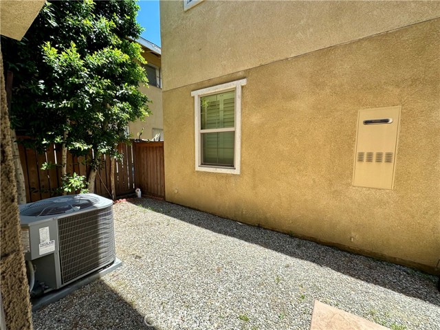 912 N Alameda Avenue, Azusa CA: https://media.crmls.org/medias/acc9db29-3000-4b49-bff4-c761720b944d.jpg