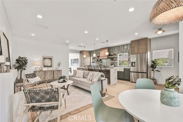 Detail Gallery Image 9 of 37 For 808 S Los Robles Ave, Pasadena,  CA 91106 - 3 Beds | 3 Baths