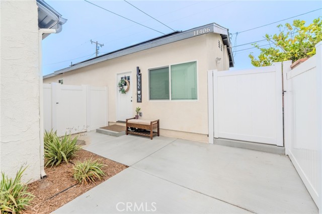 11402 Morgan Lane, Garden Grove CA: https://media.crmls.org/medias/accb6e1e-f265-486d-8b67-7954d7af711d.jpg