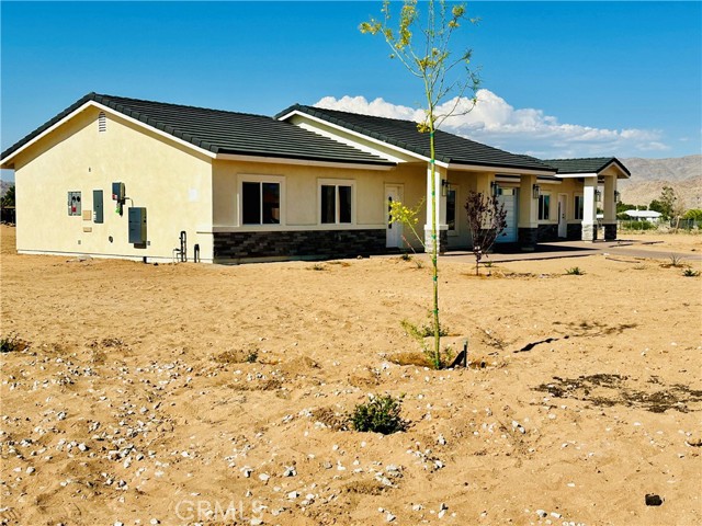 21928 sioux Road, Apple Valley CA: https://media.crmls.org/medias/accb7273-80cc-4df6-b152-53a46918688f.jpg