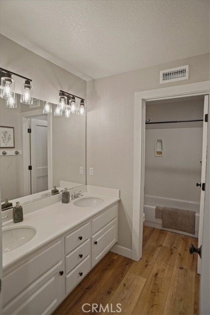 Detail Gallery Image 26 of 43 For 28211 Lorita Ln, Saugus,  CA 91350 - 5 Beds | 2/1 Baths