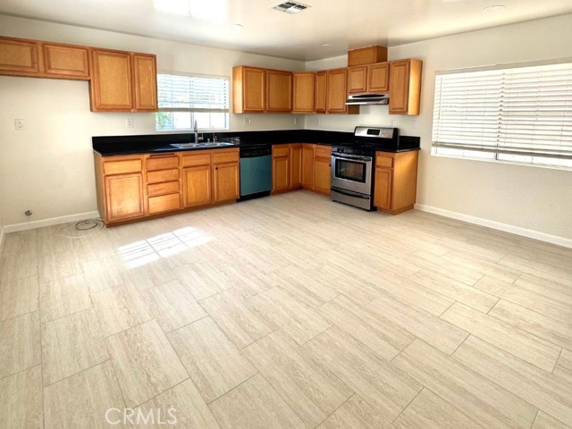 Detail Gallery Image 1 of 8 For 13003 Calvert St, Van Nuys,  CA 91401 - 3 Beds | 2 Baths