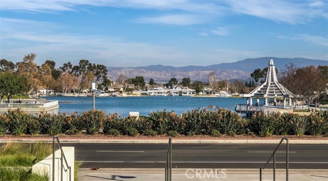 North Lake is sure to become your favorite  stroll and also dining.