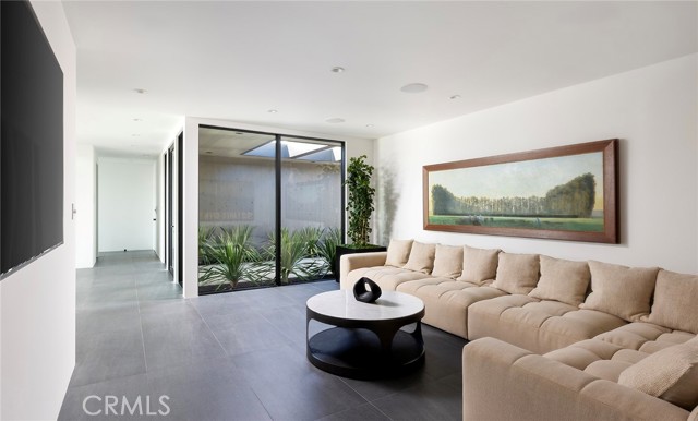 Detail Gallery Image 25 of 54 For 9015 Alto Cedro Dr, Beverly Hills,  CA 90210 - 4 Beds | 4/1 Baths