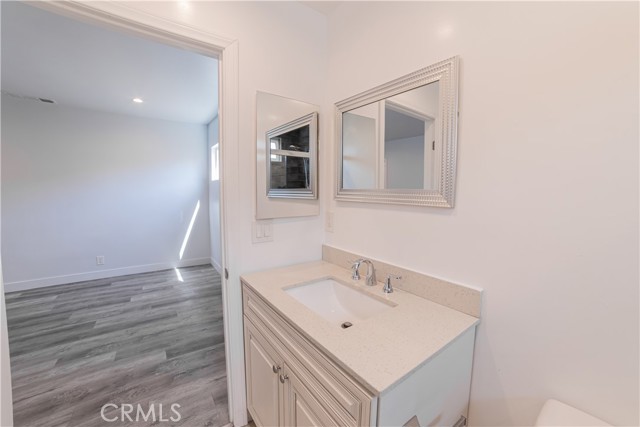 Detail Gallery Image 16 of 24 For 14754 Bassett St, Van Nuys,  CA 91405 - 4 Beds | 2 Baths